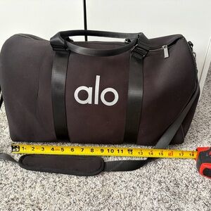 Alo Black Duffel / Gym Bag – Never Used